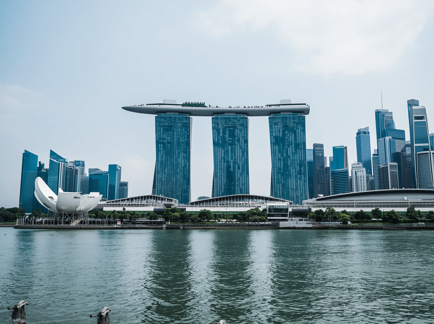A photograph of the Singapore skyline that showcases the business outlook and career prospects for an INSEAD MIM student looking to establish a career in Asia.